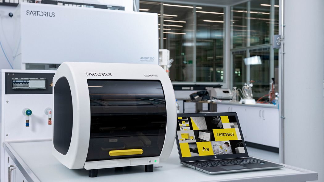 Sartorius Octet R2 BLI System in a bioprocess lab with ambr 250 and laptop